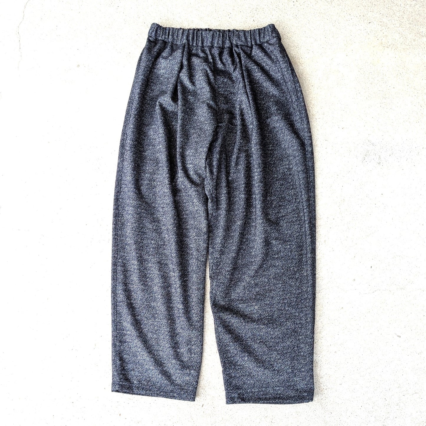 <OSOCU>尾州ウール バルーンパンツ ニット(編み)生地 ネイビー杢