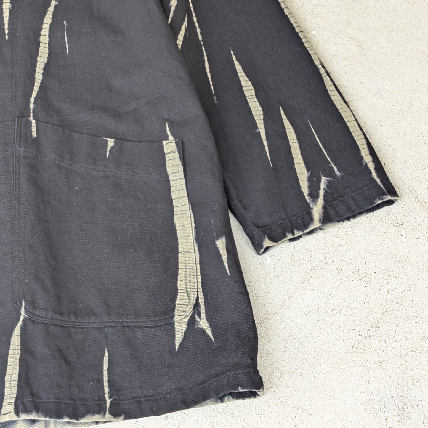 <OSOCU> デッドストック ノーカラーロングジャケット 名古屋黒紋付染×絞り抜染