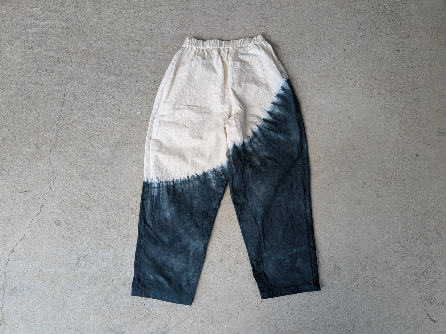 <OSOCU> 絞り染め 知多木綿 バルーンパンツ 鉄御納戸(てつおなんど)色