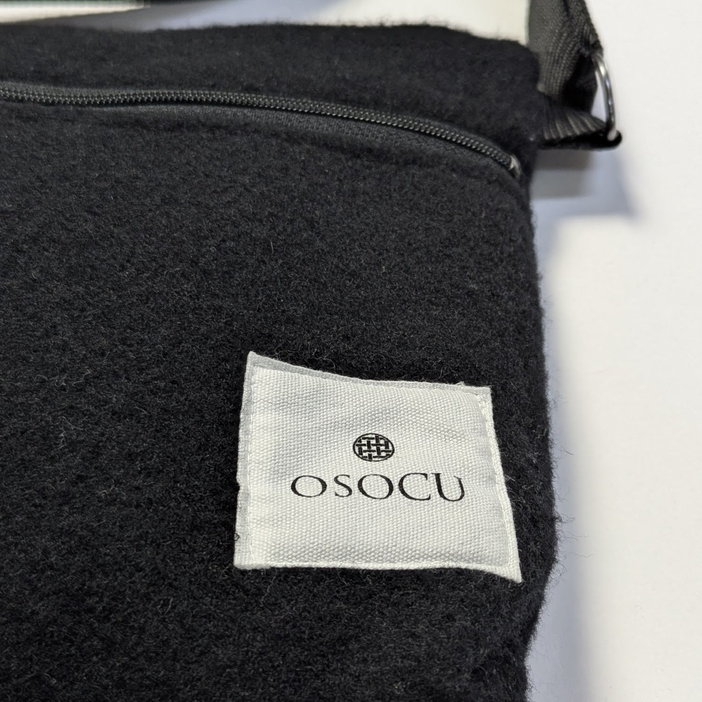 <OSOCU>尾州ウール 毛七 サコッシュ 再生羊毛(リサイクルウール) ブラック