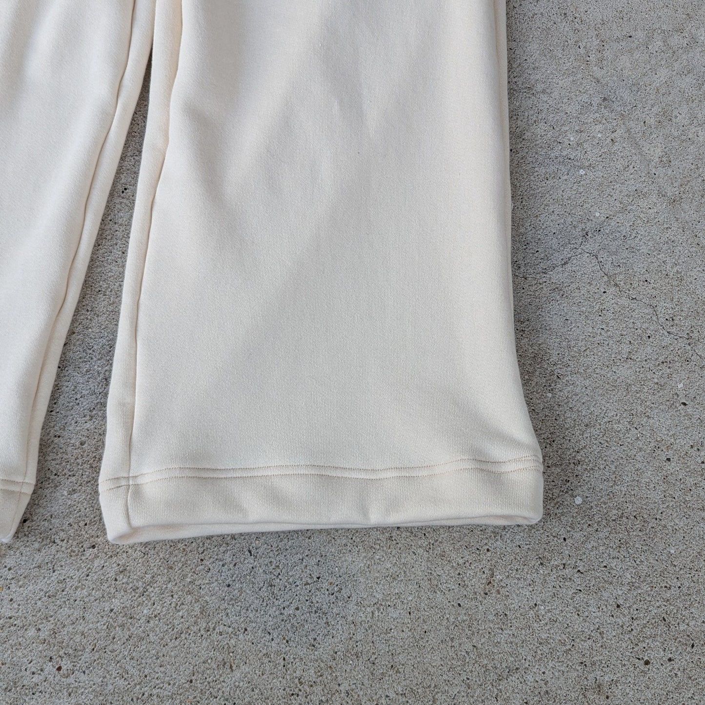 <OSOCU> 国産吊り編み生地のスウェットパンツ アイボリー 1点物