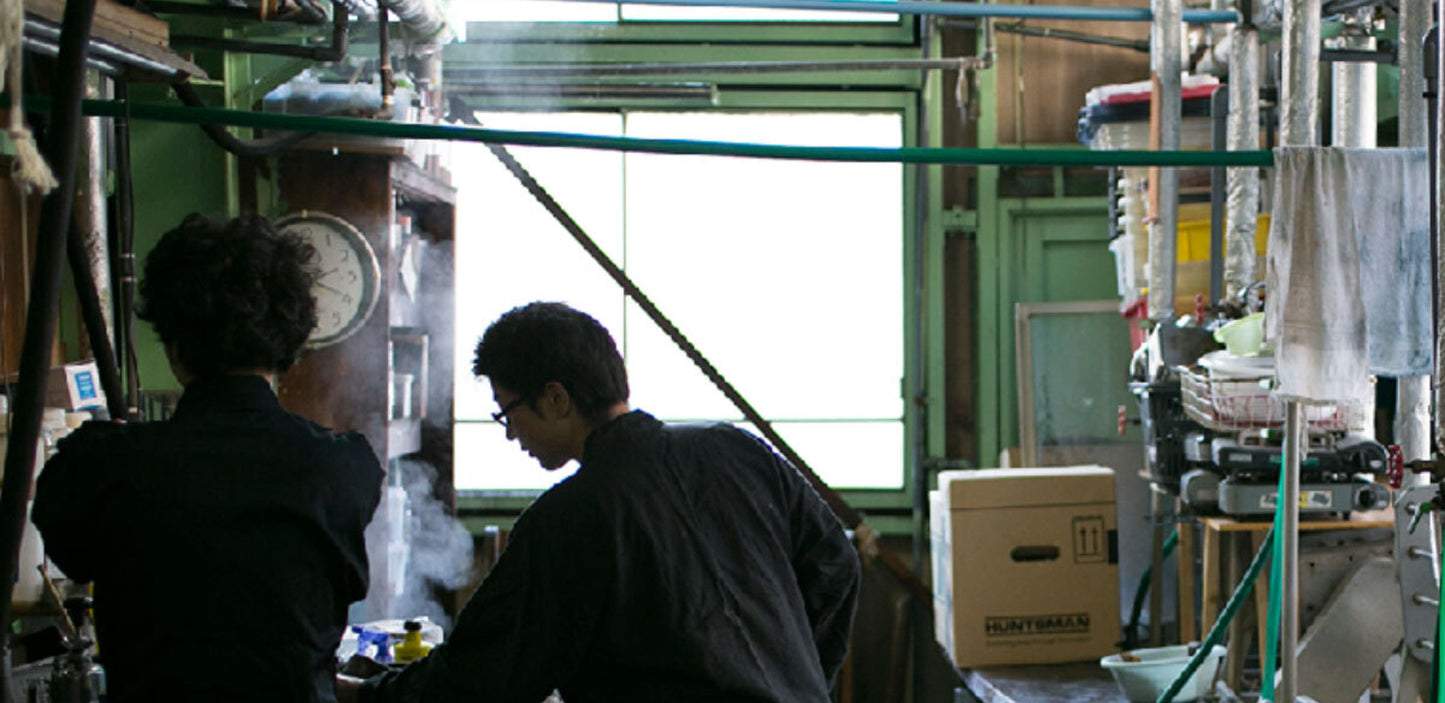 <ツムギラボ×中村商店>黒染め フェイスタオル エアーかおる 名古屋黒紋付染