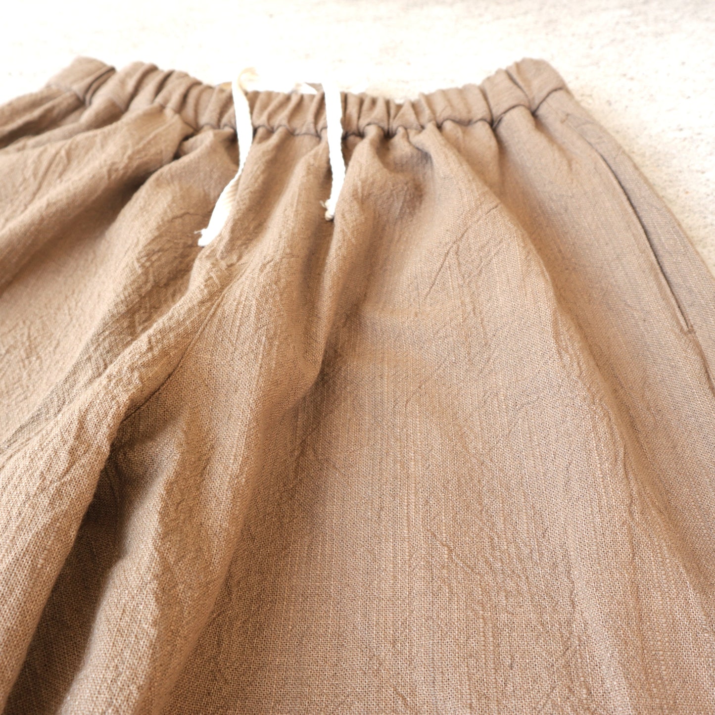 ＜限定生産＞備後節織 柿渋染め バルーンパンツ