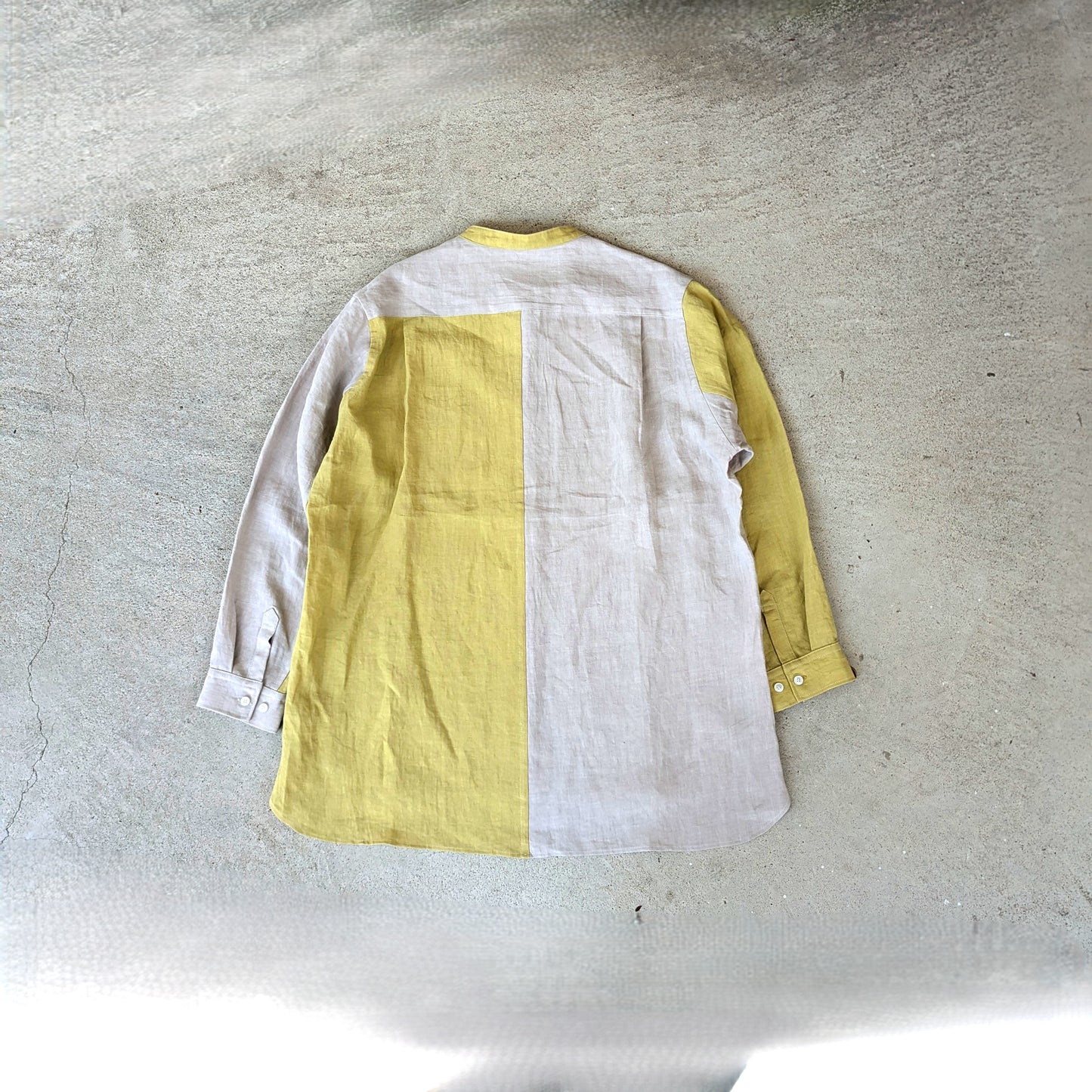 <OSOCU> 「かれくさいろとさくらベージュ」 遠州織物 バンドカラーシャツ