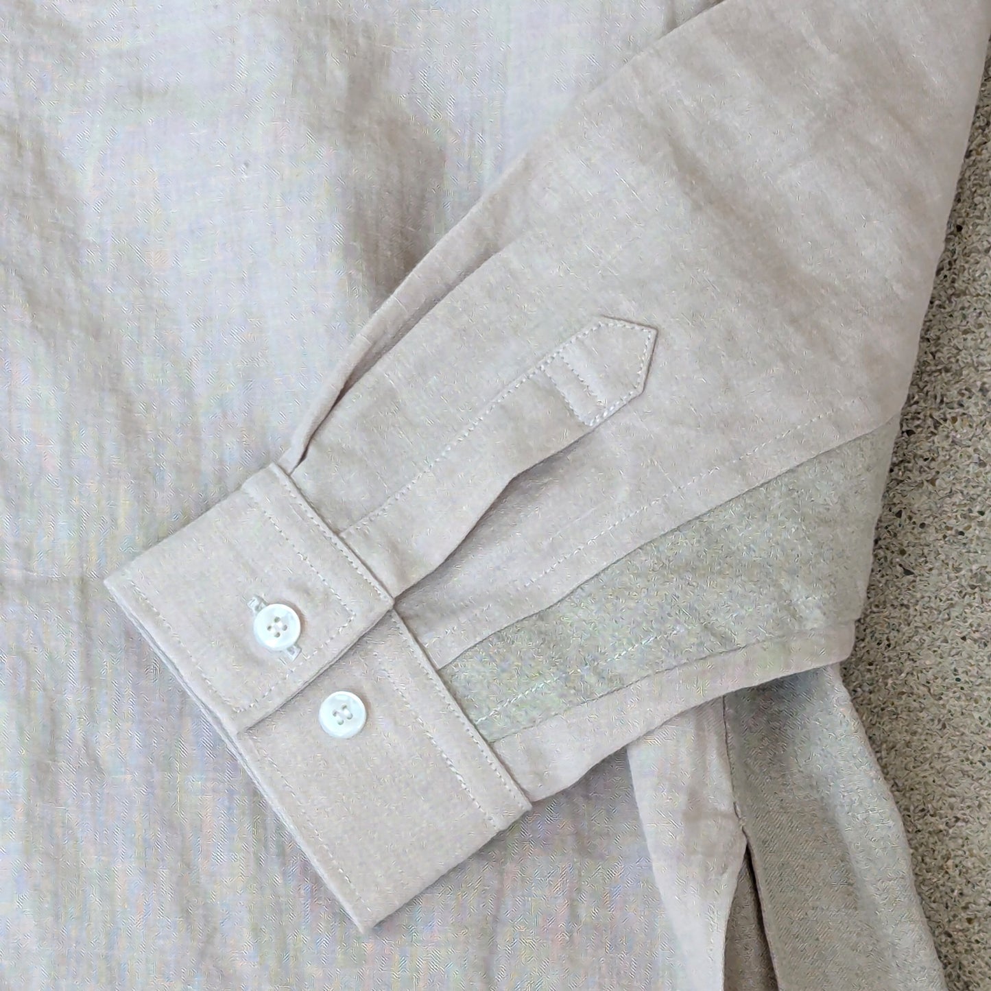 <OSOCU> 「さくらベージュと生成り」 遠州織物 バンドカラーシャツ