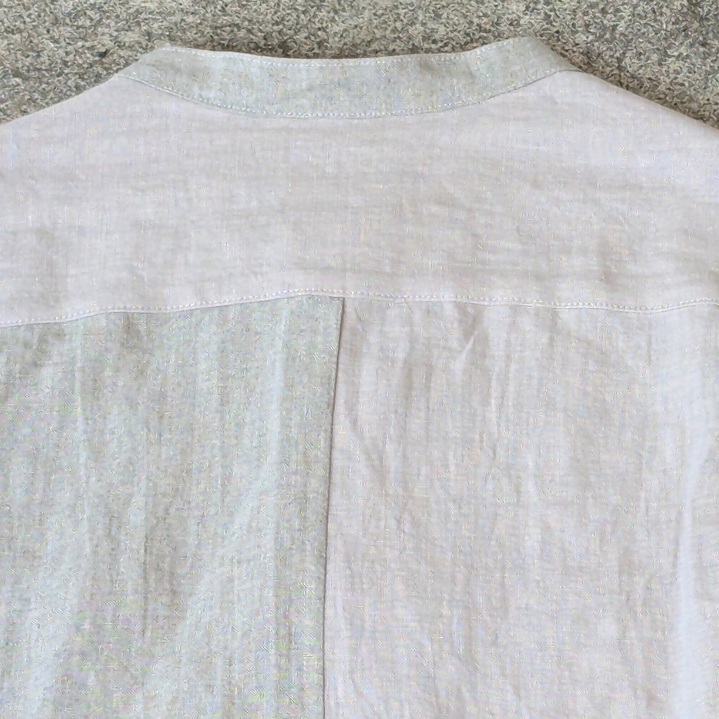 <OSOCU> 「さくらベージュと生成り」 遠州織物 バンドカラーシャツ