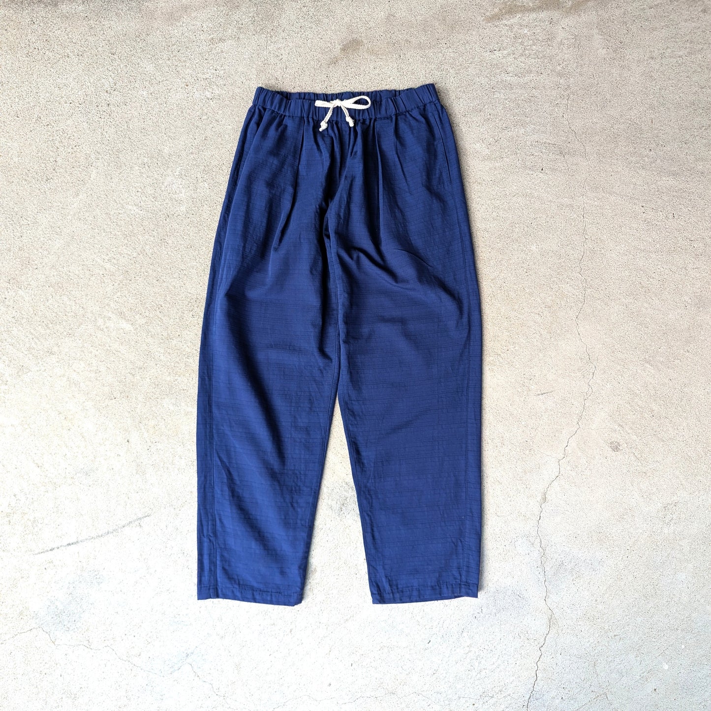 <OSOCU>  知多木綿 シャンタン生地 バルーンパンツ 鉄紺