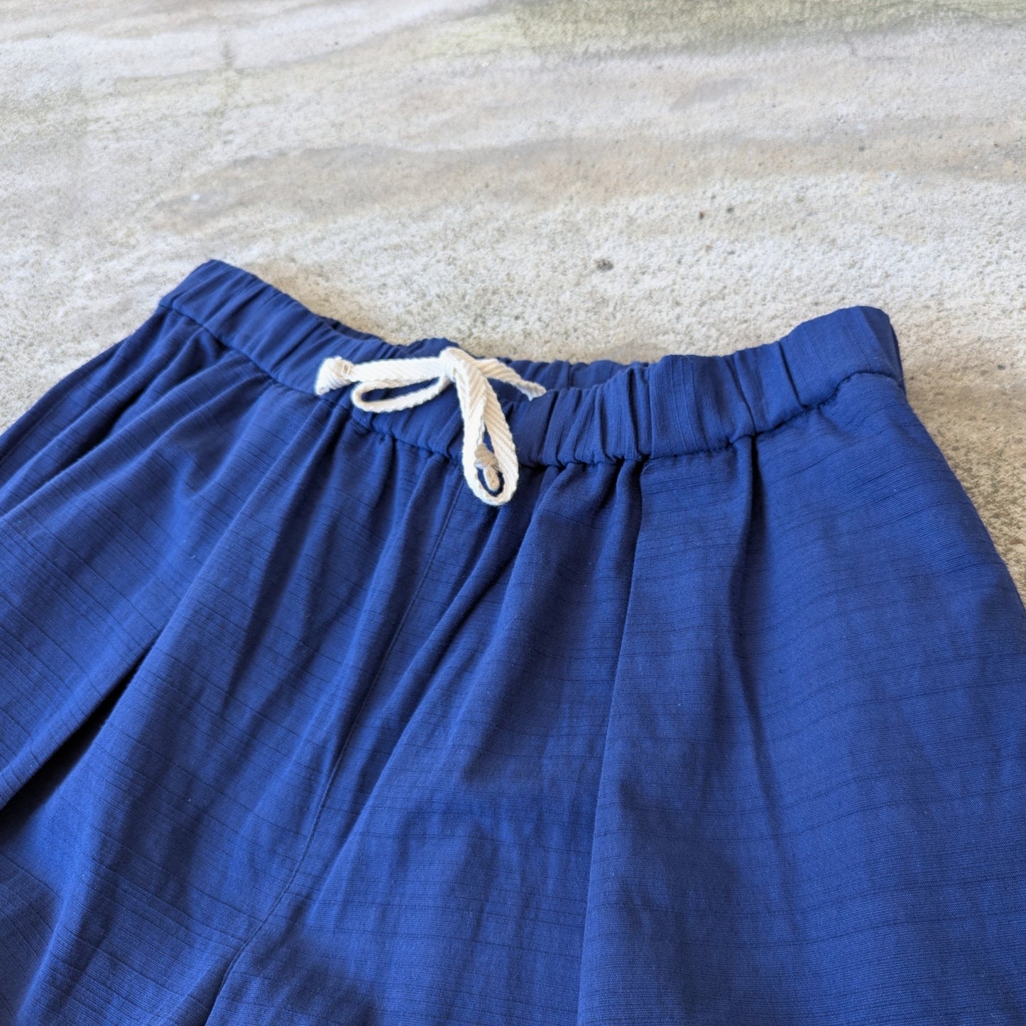 <OSOCU>  知多木綿 シャンタン生地 バルーンパンツ 鉄紺