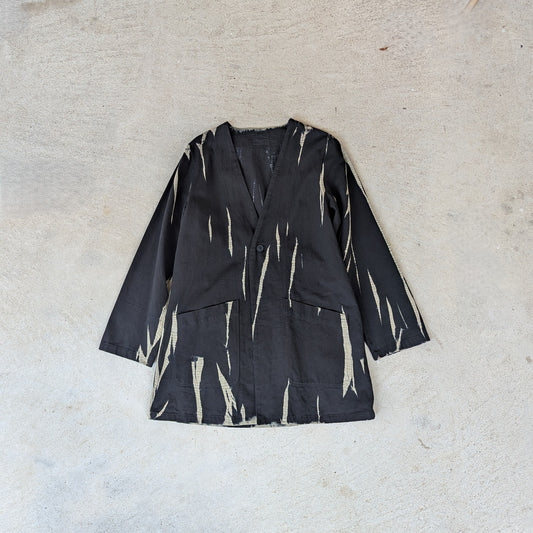 <OSOCU> デッドストック ノーカラーロングジャケット 名古屋黒紋付染×絞り抜染