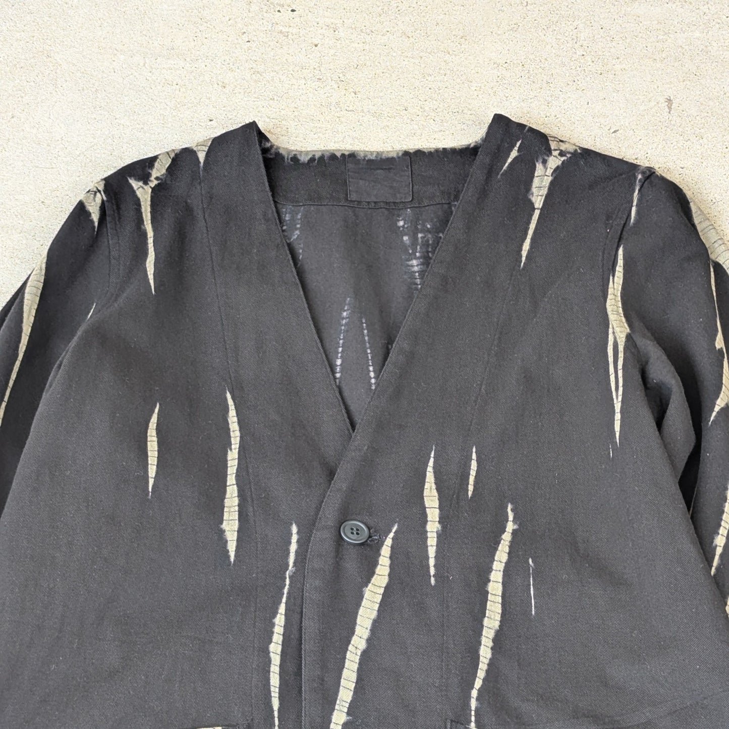 <OSOCU> デッドストック ノーカラーロングジャケット 名古屋黒紋付染×絞り抜染