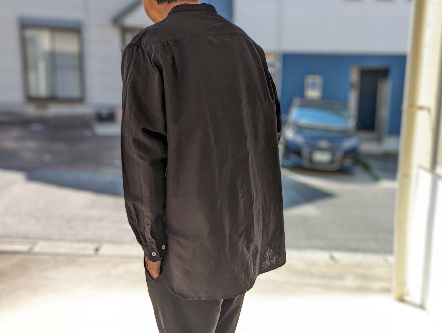 2023新作<OSOCU> 知多木綿 ヘンプコットン バンドカラーシャツ 名古屋黒紋付染