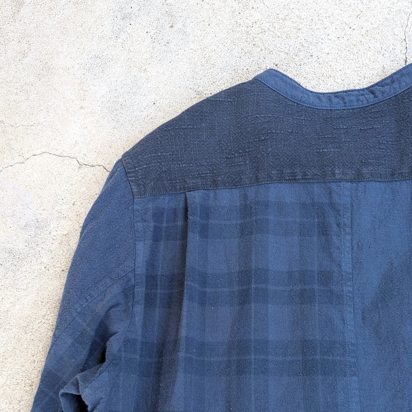 <OSOCU>  一点物　備後節織×伝統色染め バンドカラーシャツ