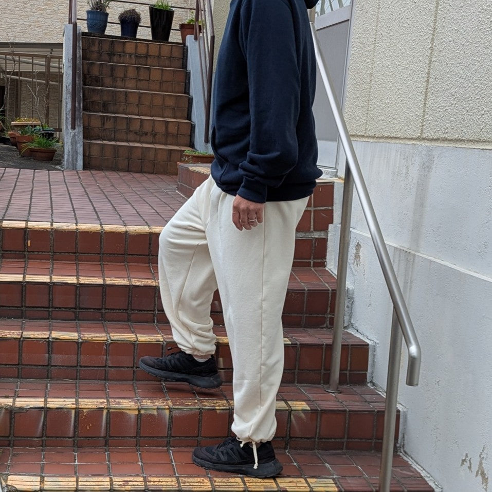 <OSOCU> 国産吊り編み生地のスウェットパンツ