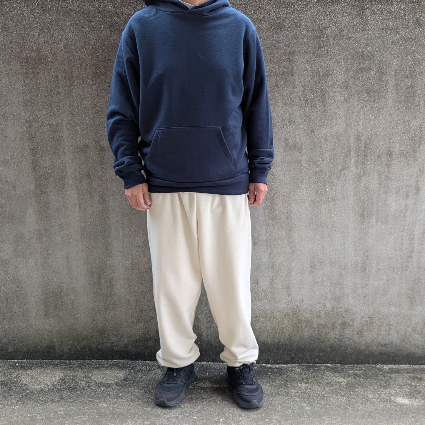 <OSOCU> 国産吊り編み生地のスウェットパンツ