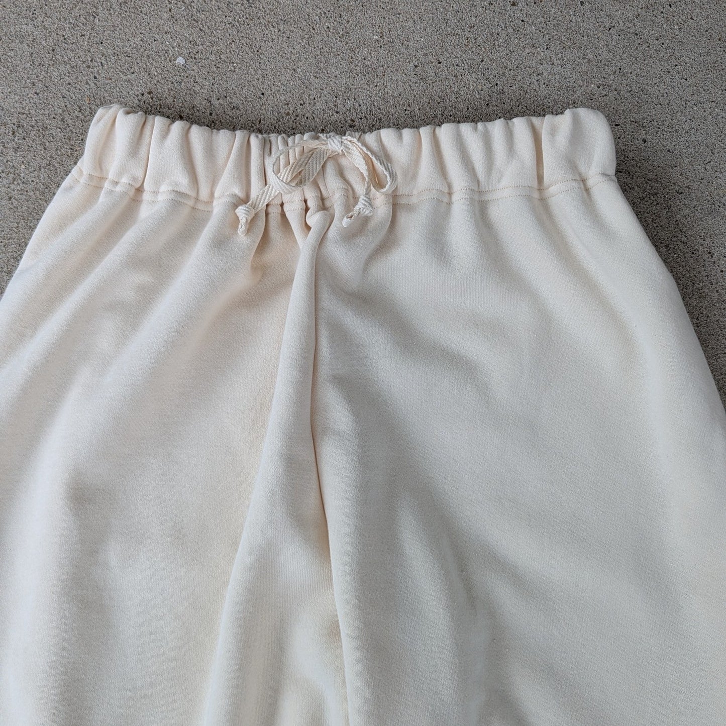 <OSOCU> 国産吊り編み生地のスウェットパンツ