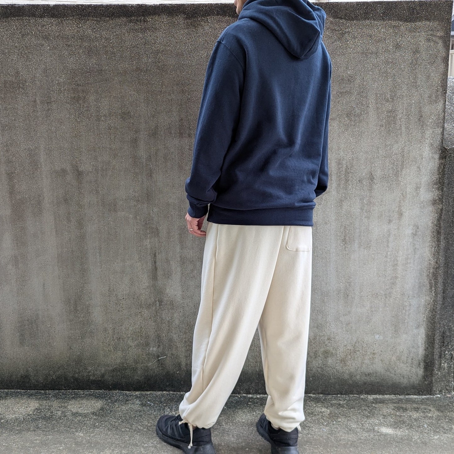 <OSOCU> 国産吊り編み生地のスウェットパンツ