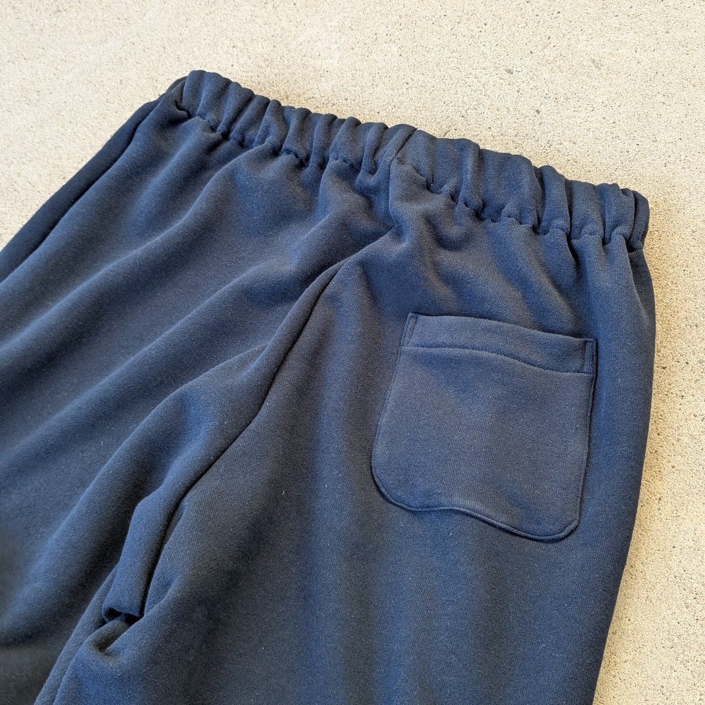 <OSOCU> 国産吊り編み生地のスウェットパンツ ネイビー