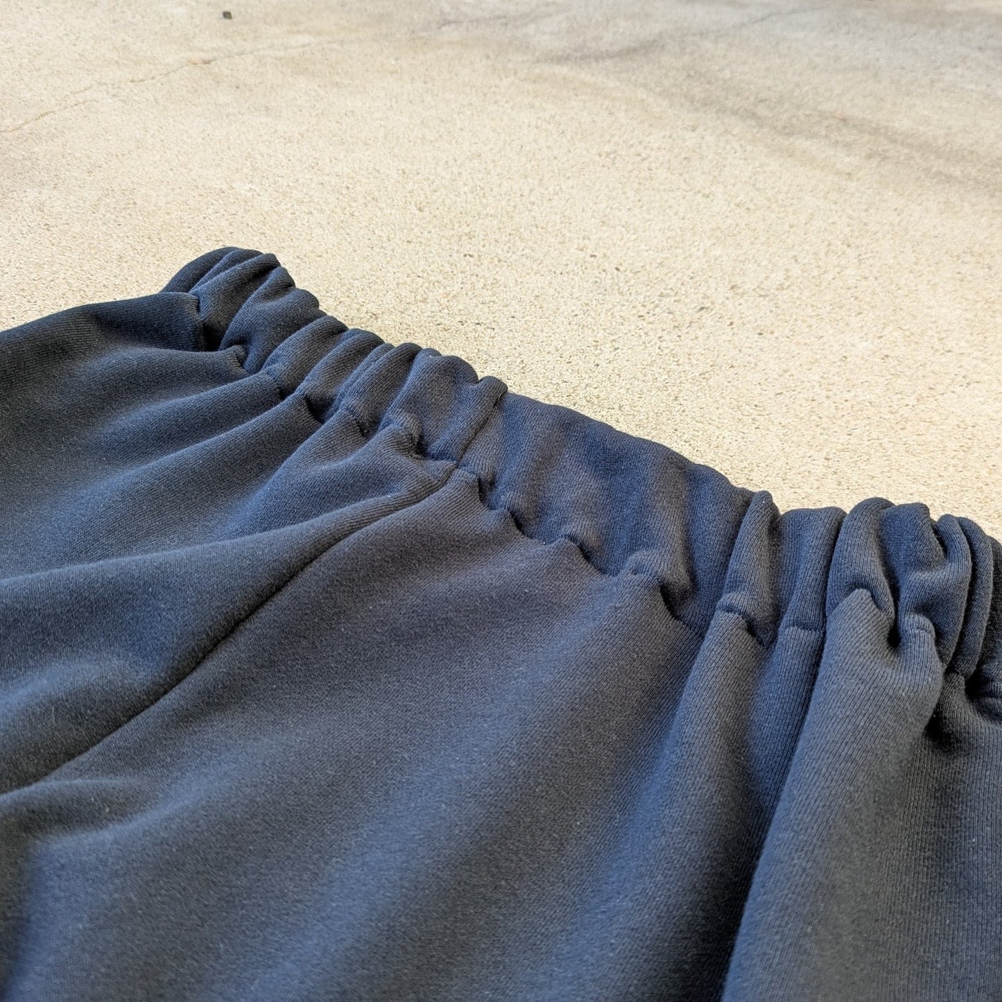 <OSOCU> 国産吊り編み生地のスウェットパンツ ネイビー