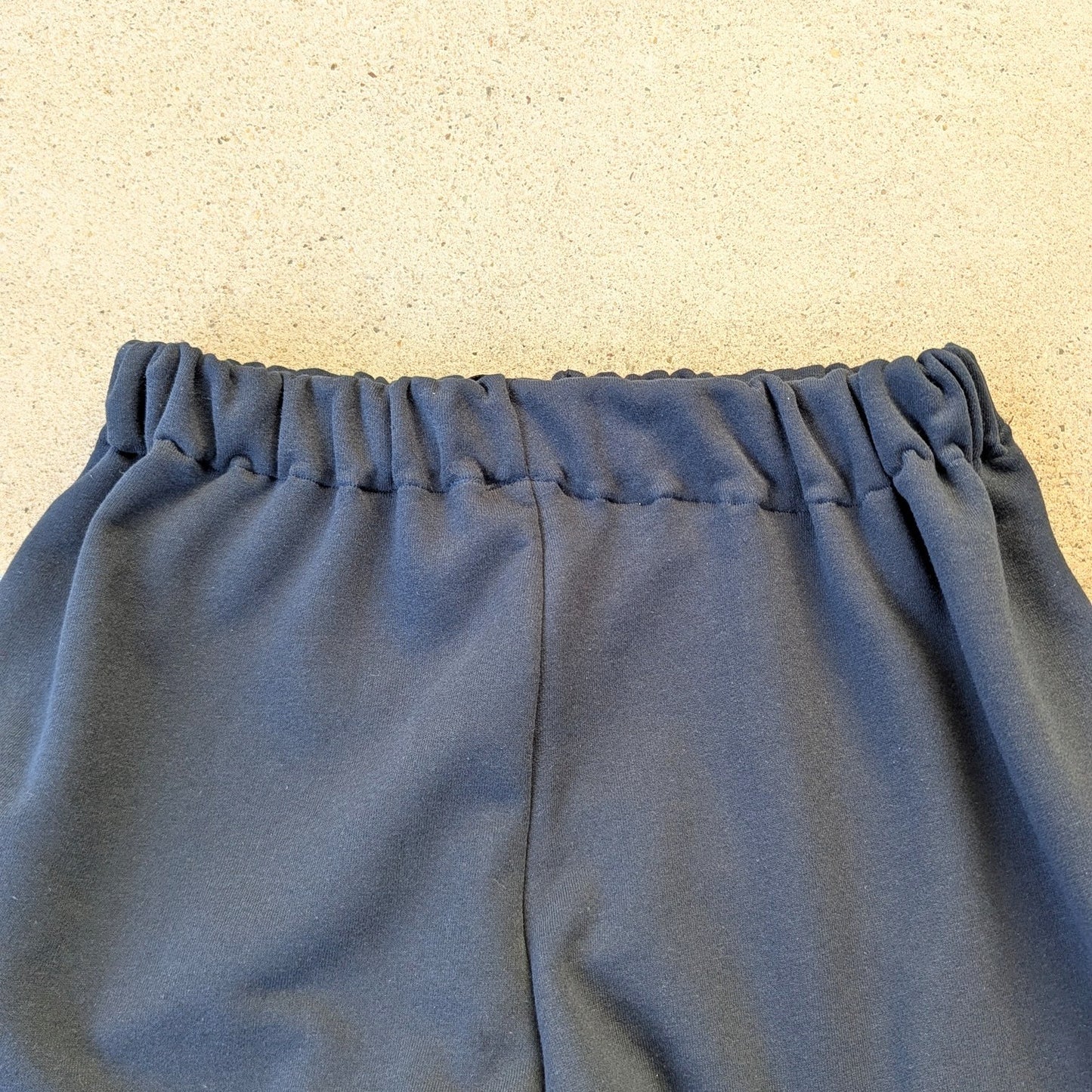 <OSOCU> 国産吊り編み生地のスウェットパンツ ネイビー