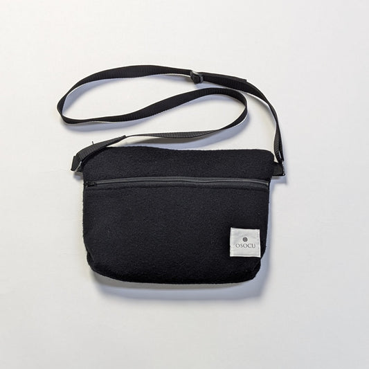 ＜OSOCU＞尾州ウール 毛七 サコッシュ 再生羊毛（リサイクルウール） ブラック