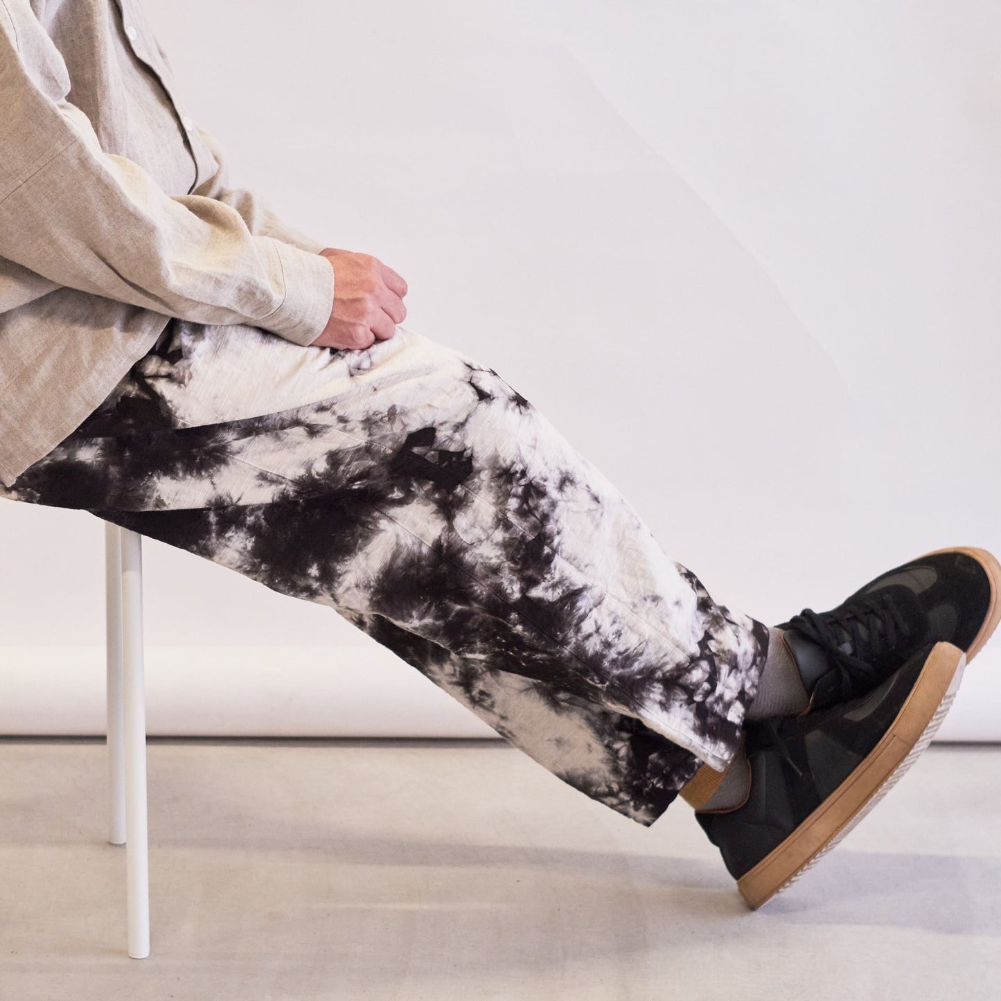 ＜OSOCU＞知多木綿 黒むら染め バルーンパンツ 名古屋黒紋付染