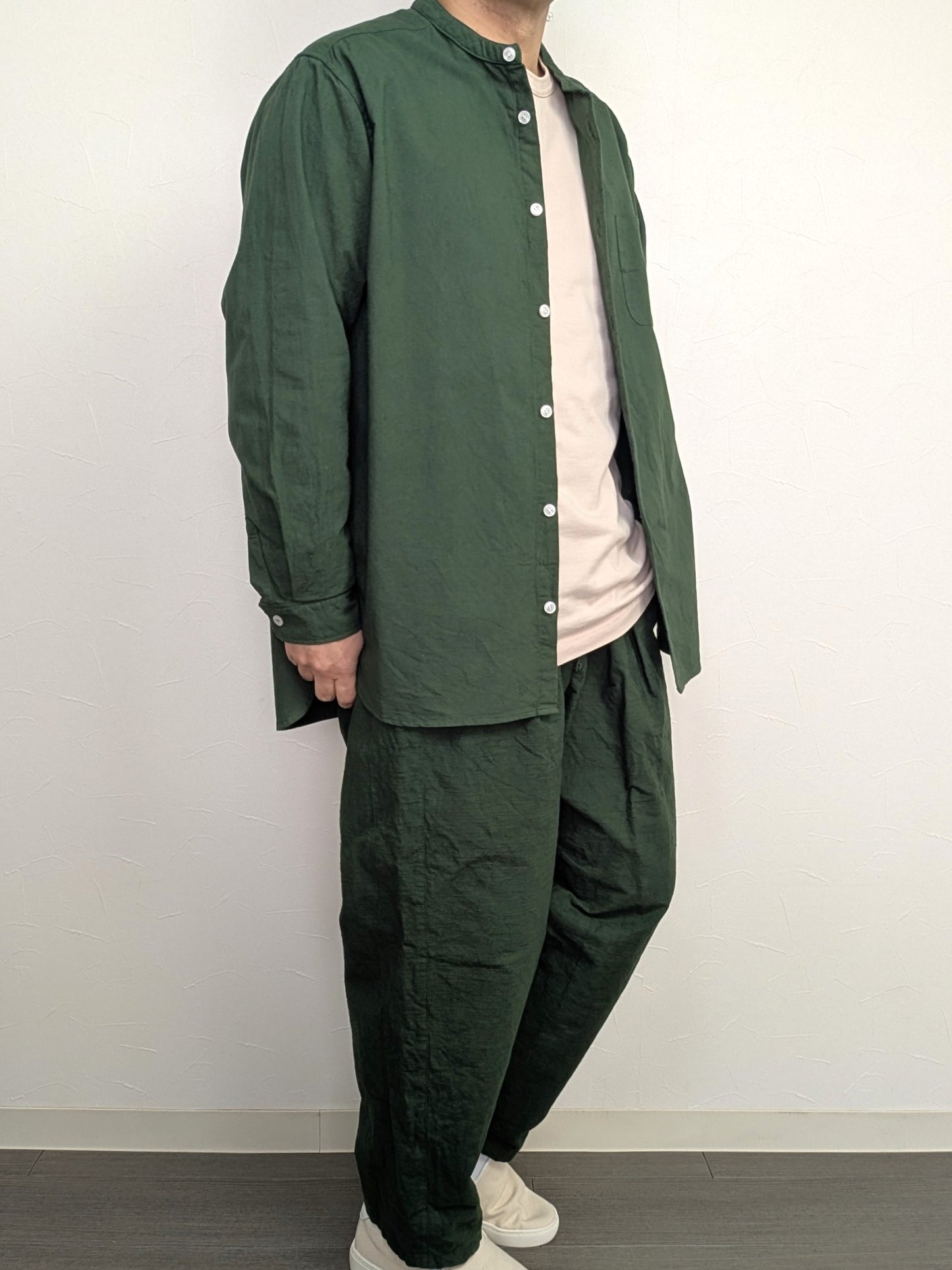 <OSOCU> 伝統色染め 織部色 知多木綿 バンドカラーシャツ