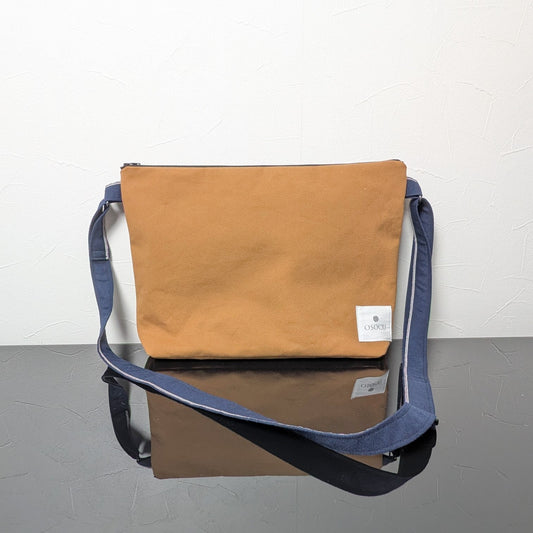 サコッシュより少し大きい 知多木綿 帆布ミニショルダーバッグ アーミーダック キャメル