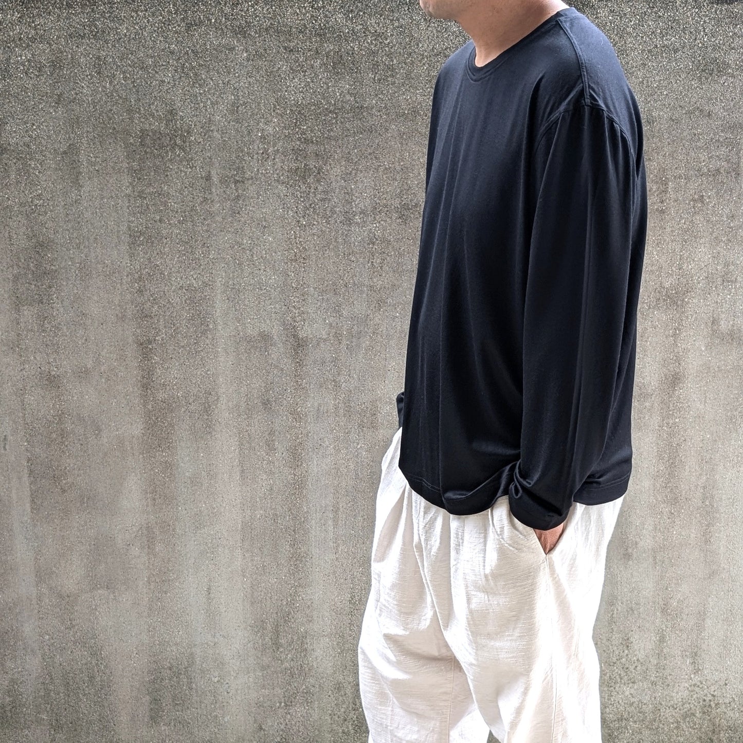 <OSOCU> 受注生産 尾州ウール Super160 メリノウール100％ ロングTシャツ 黒