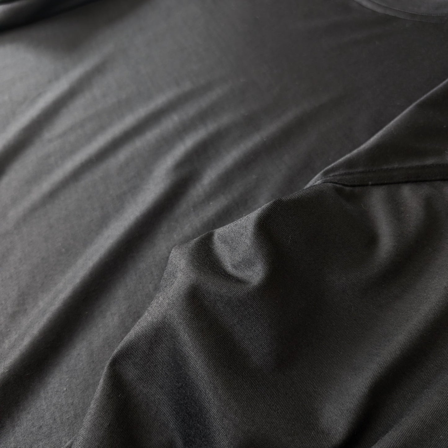 <OSOCU> 受注生産 尾州ウール Super160 メリノウール100％ ロングTシャツ 黒