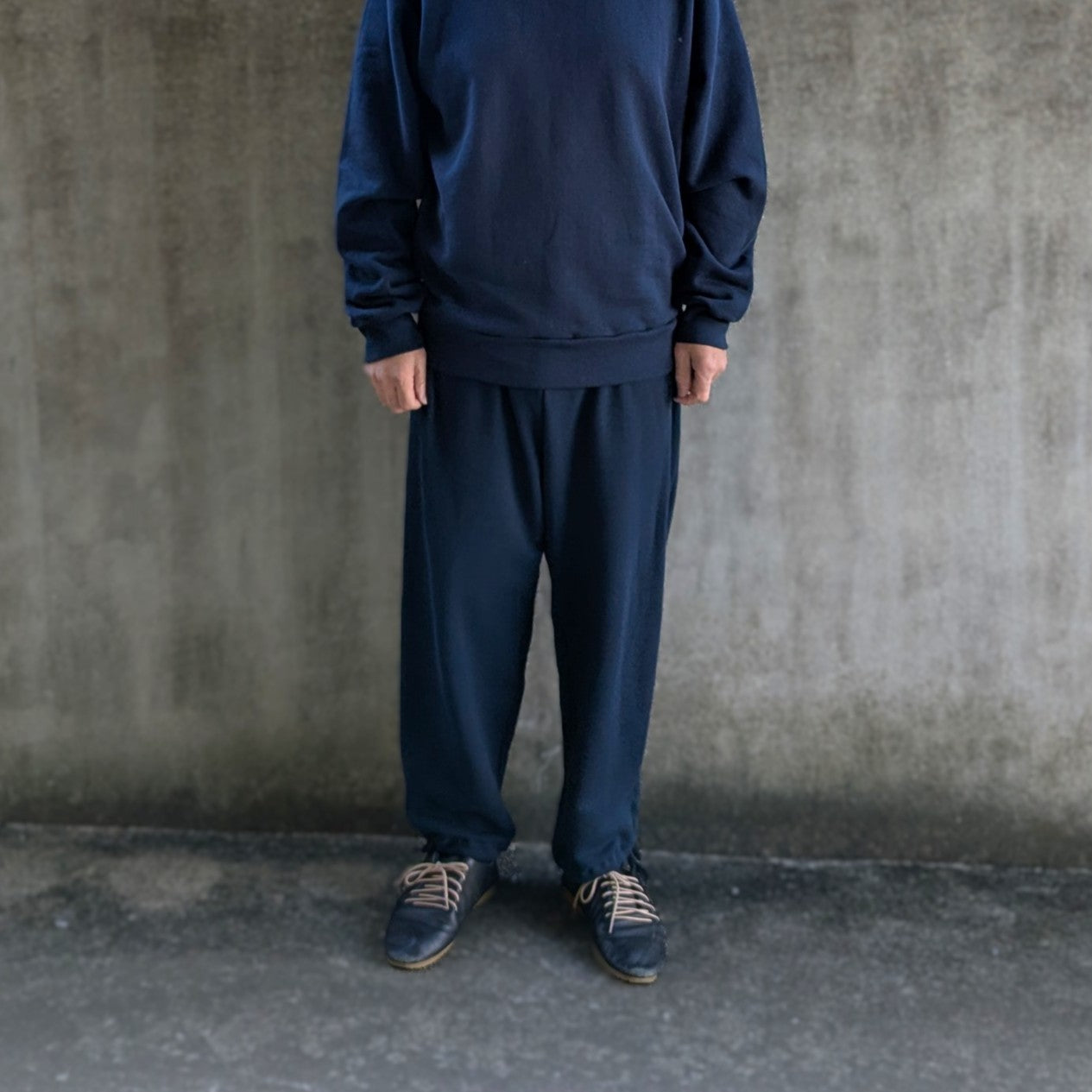 <OSOCU> 国産吊り編み生地のスウェットパンツ ネイビー