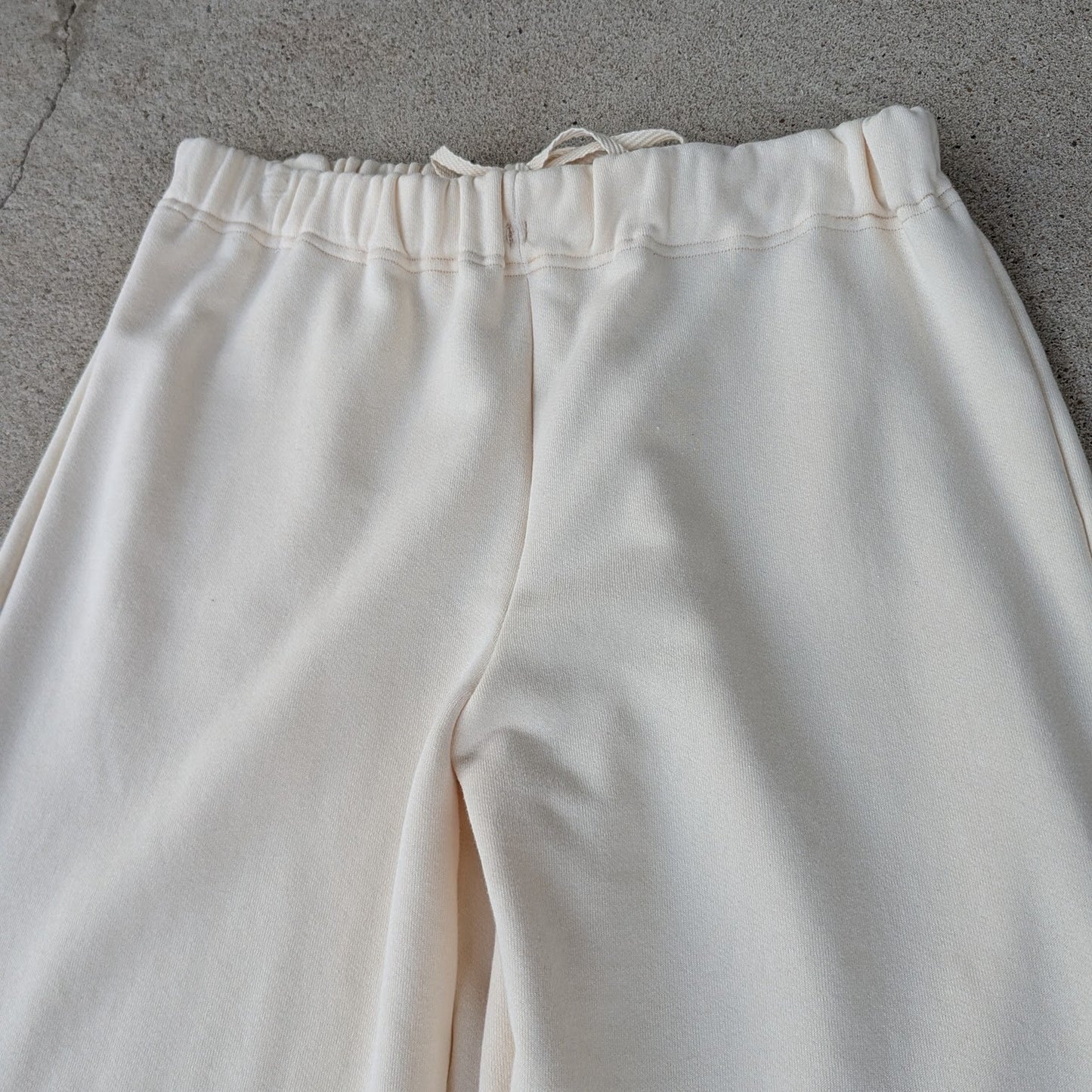 <OSOCU> 国産吊り編み生地のスウェットパンツ アイボリー  1点物