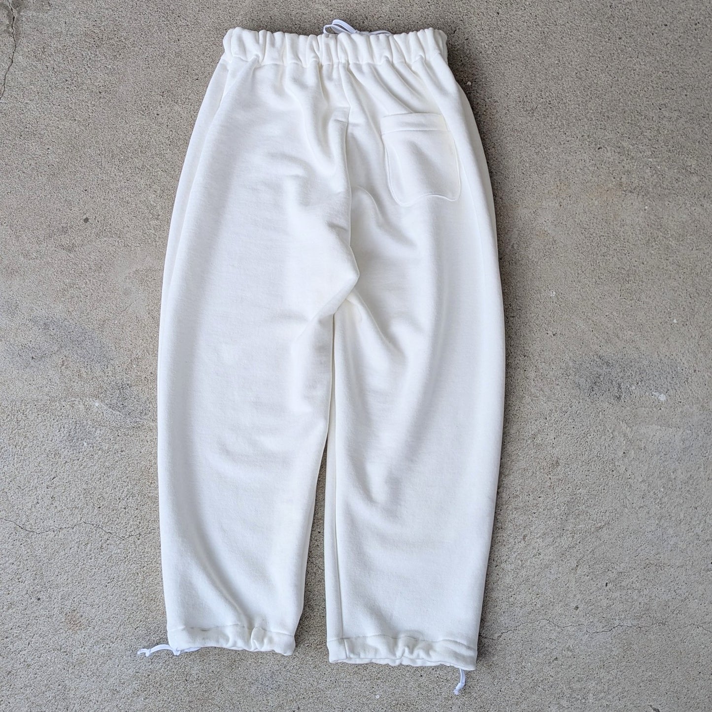 <OSOCU> 国産吊り編み30/8生地のスウェットパンツ ホワイト